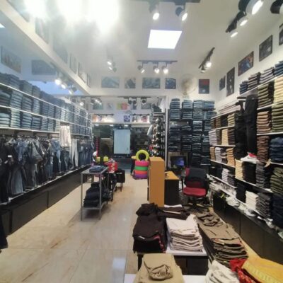 استاندات ملابس محل بنطلون