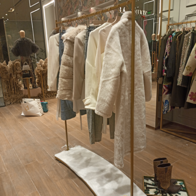 حامل ملابس معدني – استاند ملابس معدني للفساتين والعبايات – طلاء الكتروستاتيك – جميع المقاسات والألوان